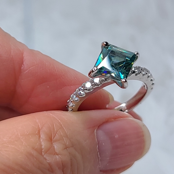 Moissanite 3.65 carat Asscher cut Peacock Solitare Ring - Picture 5 of 11